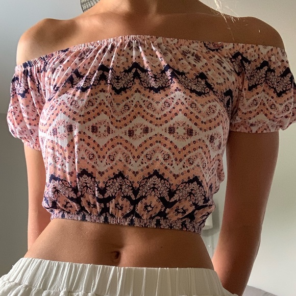 OFF THE SHOULDER CROPPED TOP!! soft and stretchy!! - Picture 3 of 3